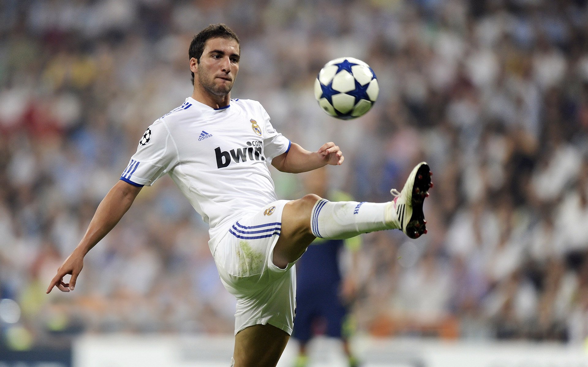 天降奇兵,内马尔替补登场引爆全场,多特蒙德防线瞬间雪崩,内马尔替补登场,多特防线瞬间雪崩